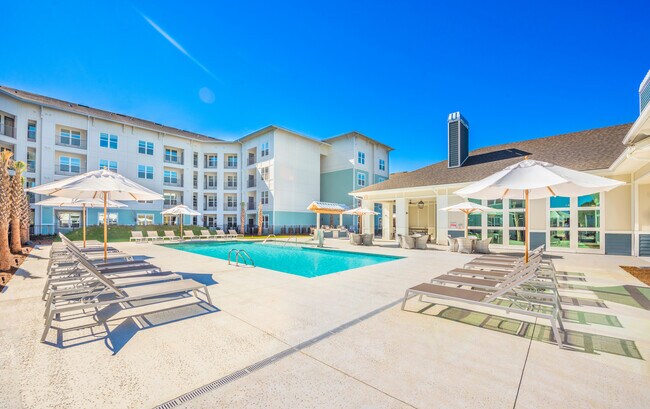 Atlantic on the Boulevard in North Charleston, SC - Foto de edificio - Building Photo