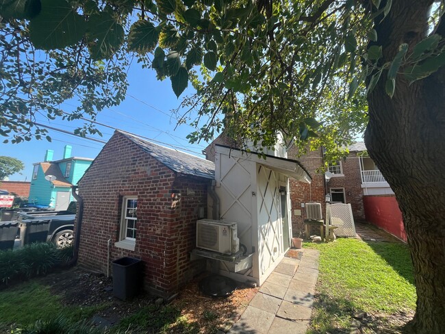 320 Princess Anne St, Unit 320.5 in Fredericksburg, VA - Foto de edificio - Building Photo