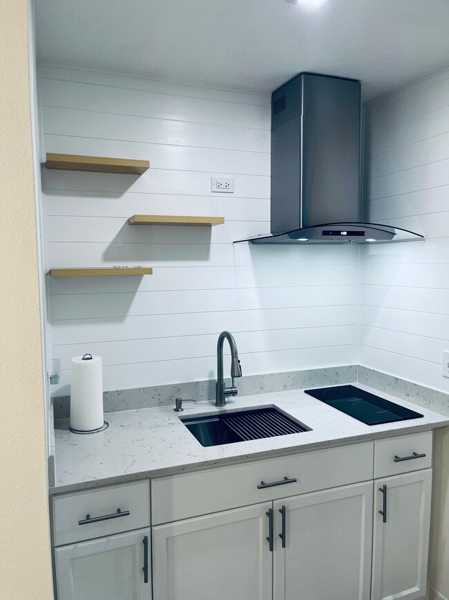 1534 SW Jacksonville Ave in Port St. Lucie, FL - Foto de edificio - Building Photo