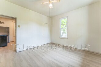 907 Floral Ave in Fairmont, WV - Building Photo - Building Photo