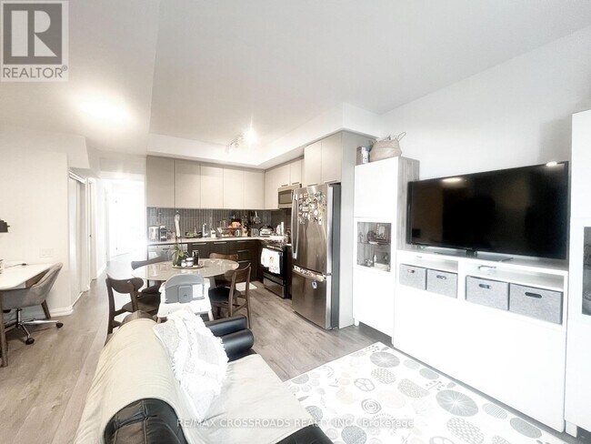 15-15 Brin Dr in Toronto, ON - Building Photo - Building Photo