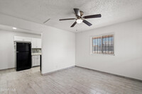 8944 Robert Dr in El Paso, TX - Foto de edificio - Building Photo