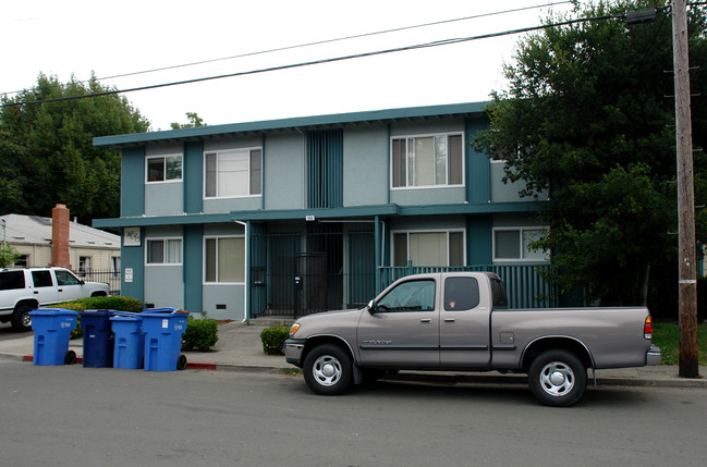 140 Hendley St in Santa Rosa, CA - Building Photo - Building Photo