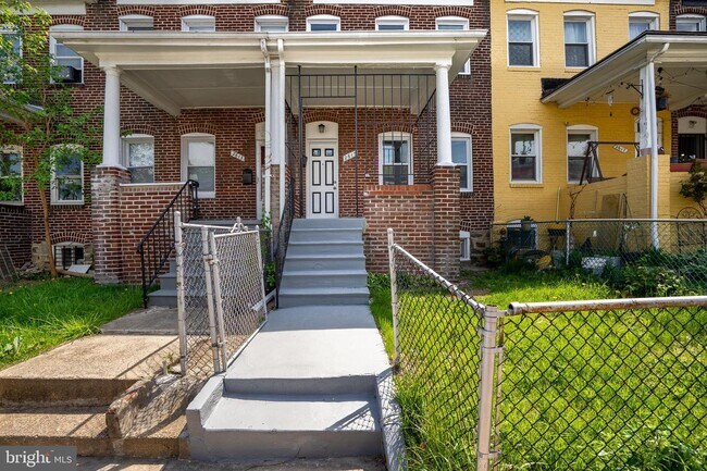 property at 2615 Lauretta Ave