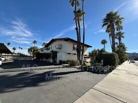 550 El Cielo Rd in Palm Springs, CA - Building Photo