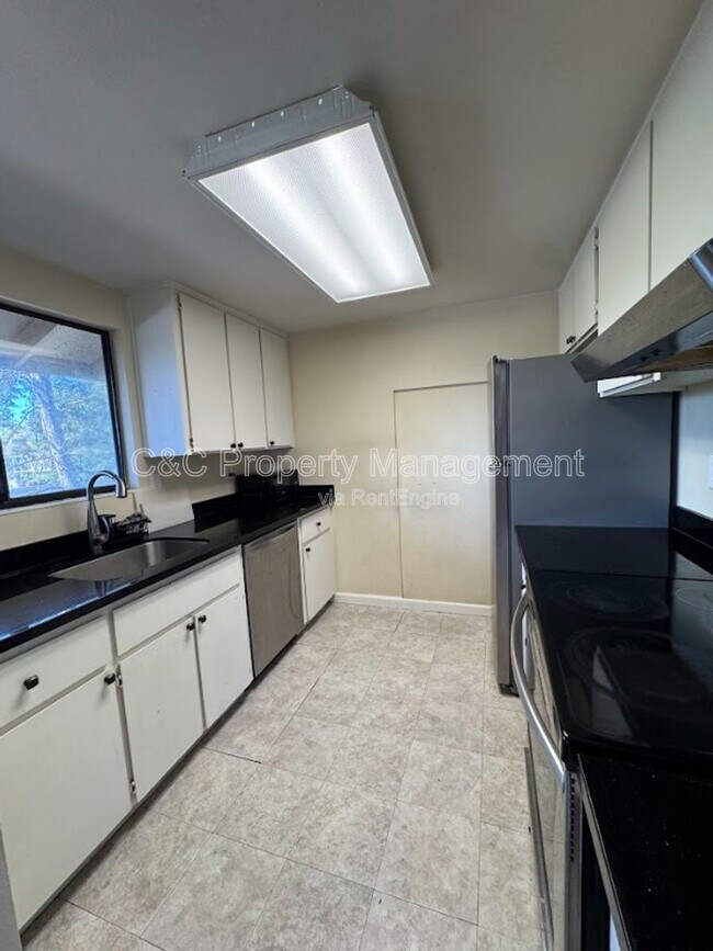 2420 Shadow Ln in Antioch, CA - Building Photo - Building Photo