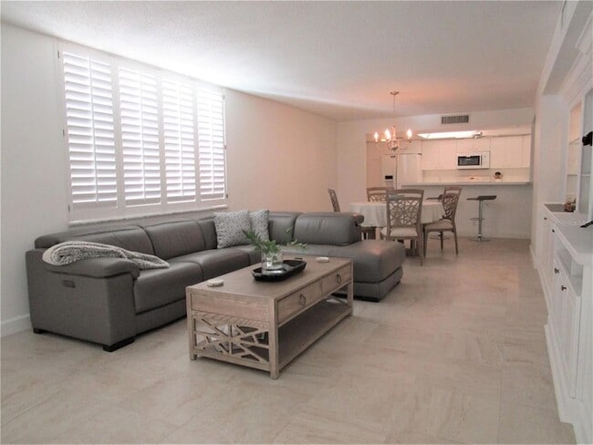 100 Oakmont Ln, Unit 801 in Belleair, FL - Foto de edificio - Building Photo