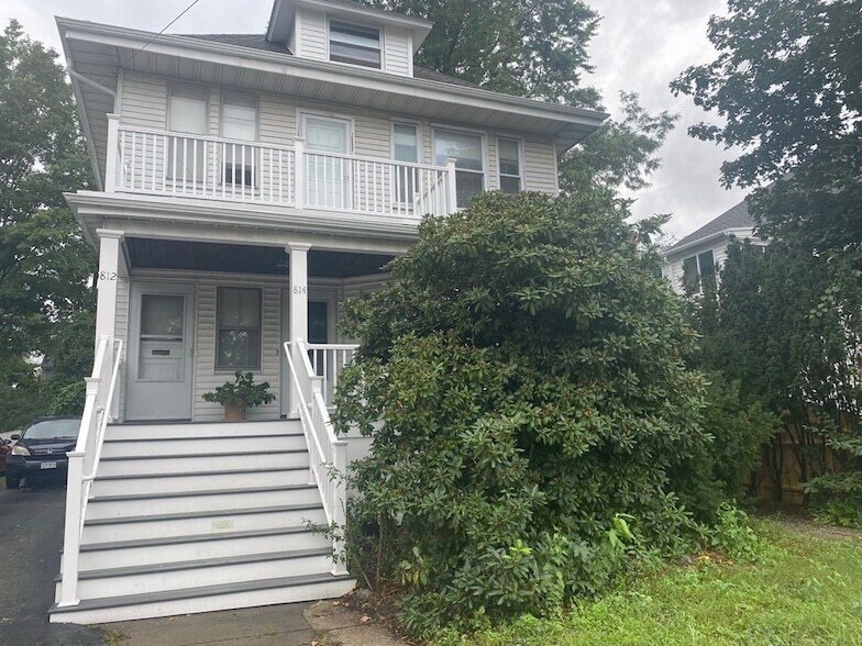 814 Belmont St, Unit 814 in Watertown, MA - Building Photo