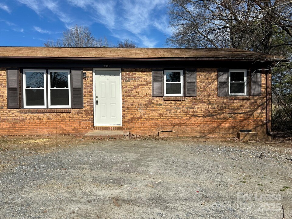 5951 NC-27 in Iron Station, NC - Building Photo