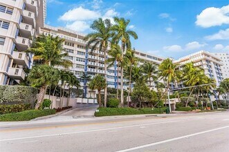 800 West Ave, Unit 935 in Miami Beach, FL - Foto de edificio - Building Photo