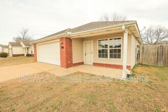 1207 Tunbridge Dr in Bentonville, AR - Foto de edificio - Building Photo