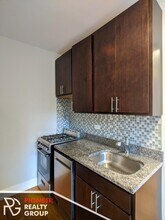 907 W George St, Unit 2 in Chicago, IL - Foto de edificio - Building Photo