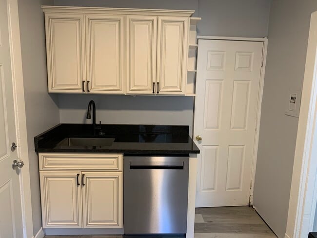 2208 Crittenden Dr, Unit 4 in Louisville, KY - Building Photo - Building Photo