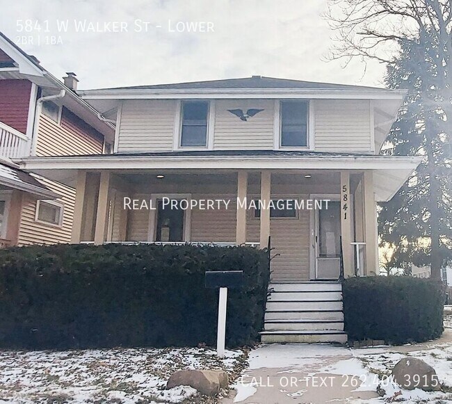 5841 W Walker St in West Allis, WI - Foto de edificio - Building Photo