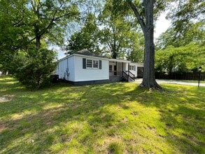 413 W Girard Ave in Cedartown, GA - Building Photo - Building Photo