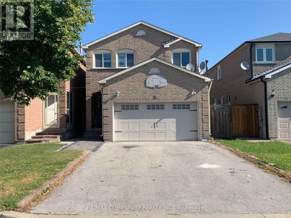 30 Dellano St in Markham, ON - Building Photo