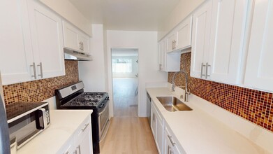 Beautiful 2 Bed Unit in West Hollywood in Los Angeles, CA - Building Photo - Interior Photo