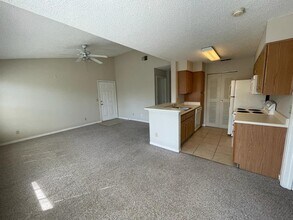 1063 S Hiawassee Rd in Orlando, FL - Foto de edificio - Building Photo