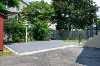 33 Mead Ave in Beacon, NY - Foto de edificio - Building Photo