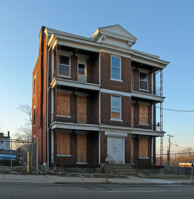 651 E McMillan St in Cincinnati, OH - Building Photo - Building Photo