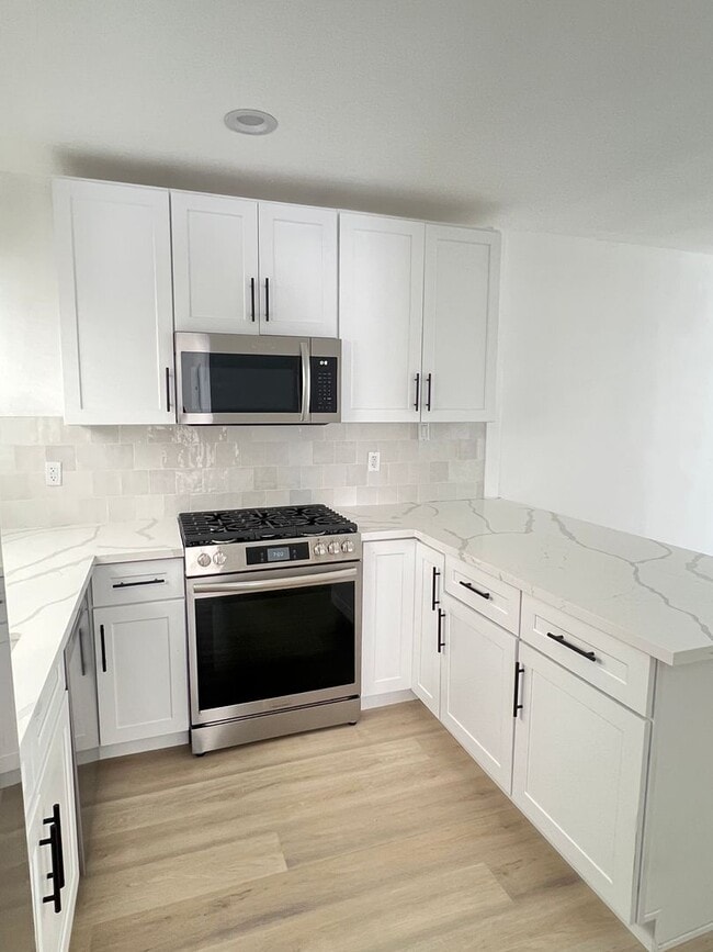 108 S Guadalupe Ave in Redondo Beach, CA - Building Photo - Building Photo