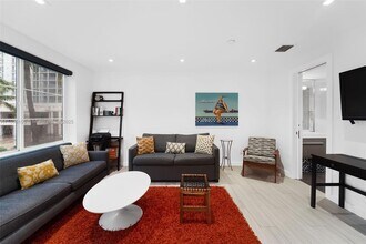 1460 Ocean Dr in Miami Beach, FL - Building Photo - Building Photo