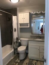 748 Feura Bush Rd, Unit 3 in Delmar, NY - Foto de edificio - Building Photo