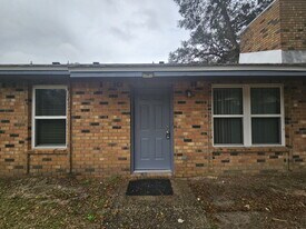 3386 Pine Forest Rd in Ensley, FL - Building Photo