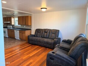 200 Mohawk St, Unit 1 in Cohoes, NY - Foto de edificio - Building Photo