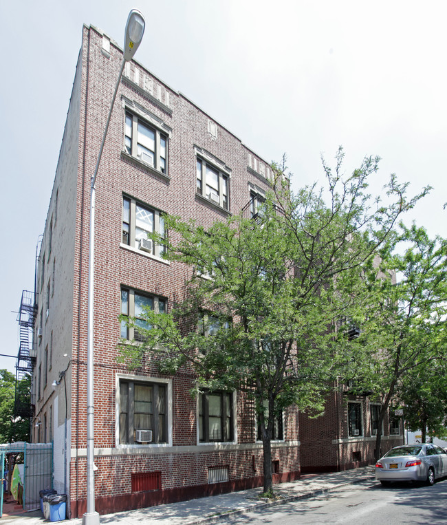 Seymour Court in Brooklyn, NY - Building Photo - Building Photo