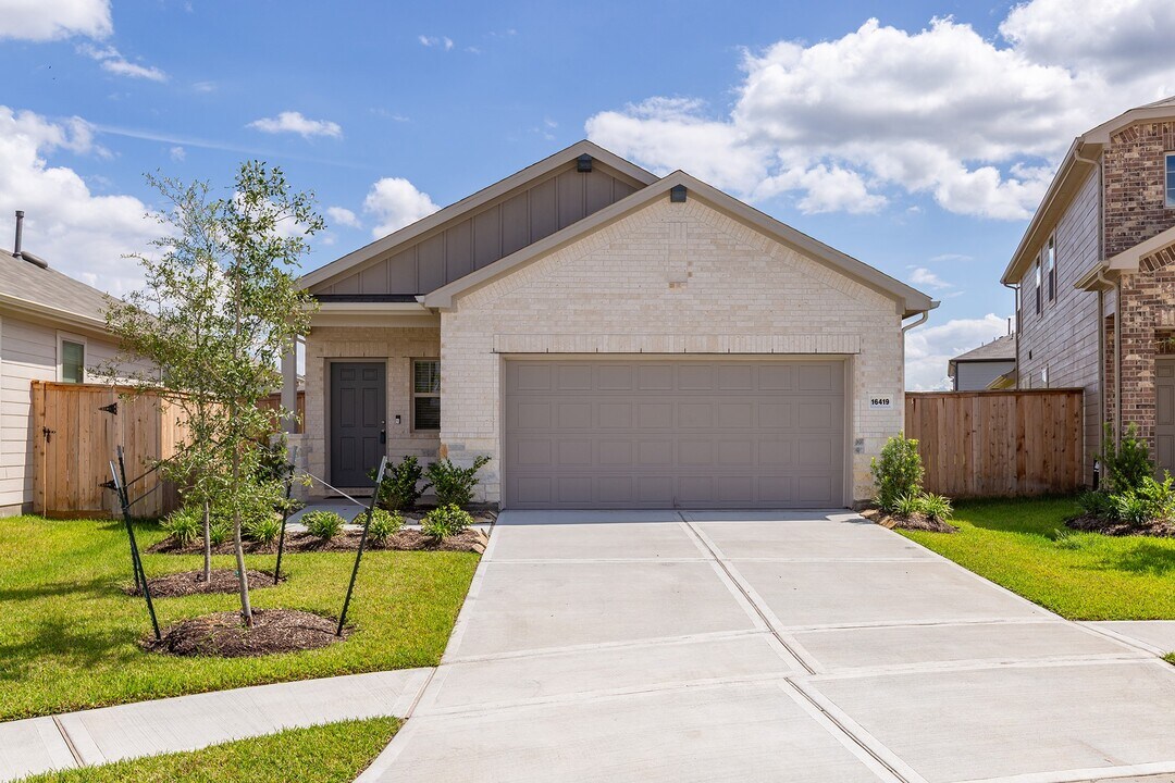 16419 Windy Cove Ct in Conroe, TX - Building Photo