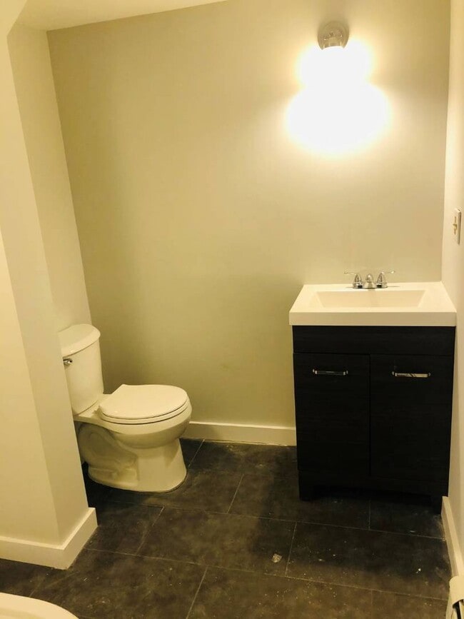 38-31 1st St in Glen Cove, NY - Building Photo - Building Photo