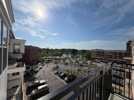 670 Town Center Dr in Newport News, VA - Building Photo