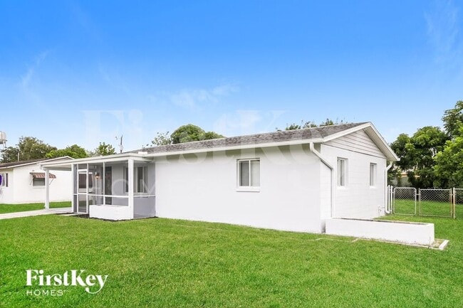 22 Willow St in Lehigh Acres, FL - Foto de edificio - Building Photo