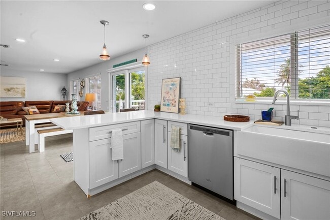 474 Lake Murex Cir in Sanibel, FL - Building Photo - Building Photo