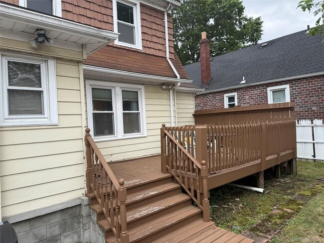 252 Maple Ave in Uniondale, NY - Foto de edificio - Building Photo