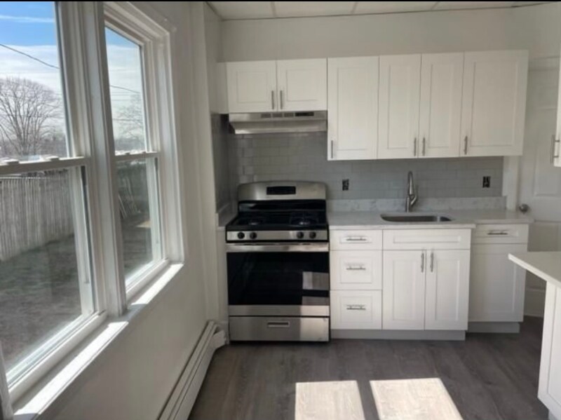 332 Glenhill Ave-Unit -1R in Yonkers, NY - Building Photo