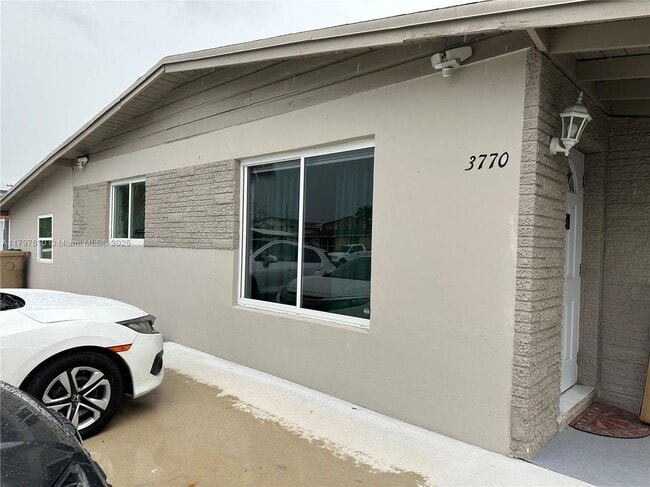 3770 SW 58th Terrace in Davie, FL - Building Photo - Building Photo