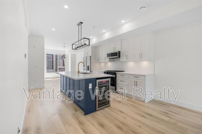 1975-1975 Shannon Lake Rd in West Kelowna, BC - Building Photo - Building Photo