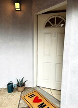 2474 New York Dr, Unit B in Altadena, CA - Building Photo - Building Photo
