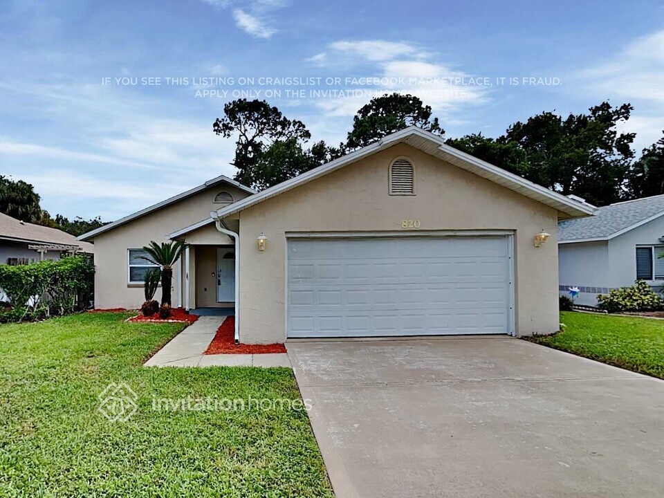 820 Little Town Rd in Port Orange, FL - Foto de edificio