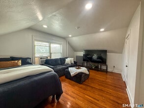 883 Montauk Ave in New London, CT - Building Photo - Building Photo