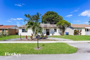 7801 SW 6th Ct in North Lauderdale, FL - Building Photo