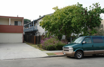 1121 Melrose Ave in Glendale, CA - Building Photo - Building Photo