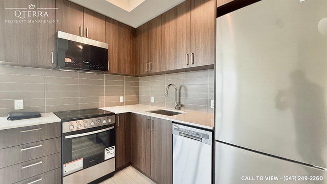 8020 Derry Rd in Milton, ON - Building Photo - Building Photo