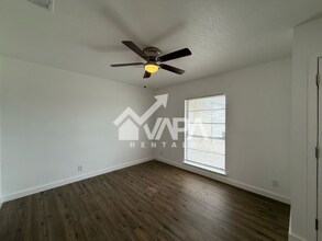 10815 Green Heights Dr in San Antonio, TX - Building Photo - Building Photo