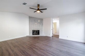 333 Fantail Loop in Austin, TX - Building Photo - Building Photo