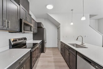 Titan Hill Townhomes in Salem, OR - Foto de edificio - Building Photo