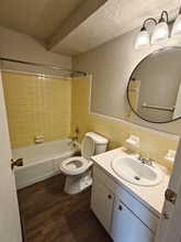 428 Sheraton Dr NW in North Canton, OH - Building Photo - Building Photo