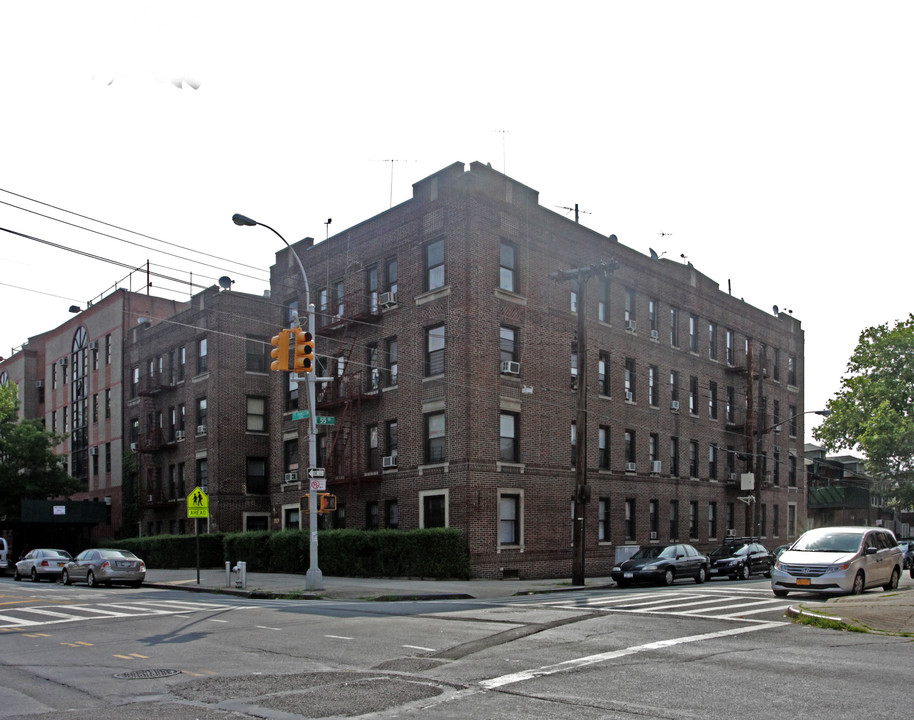 5423 Fort Hamilton Pky in Brooklyn, NY - Building Photo